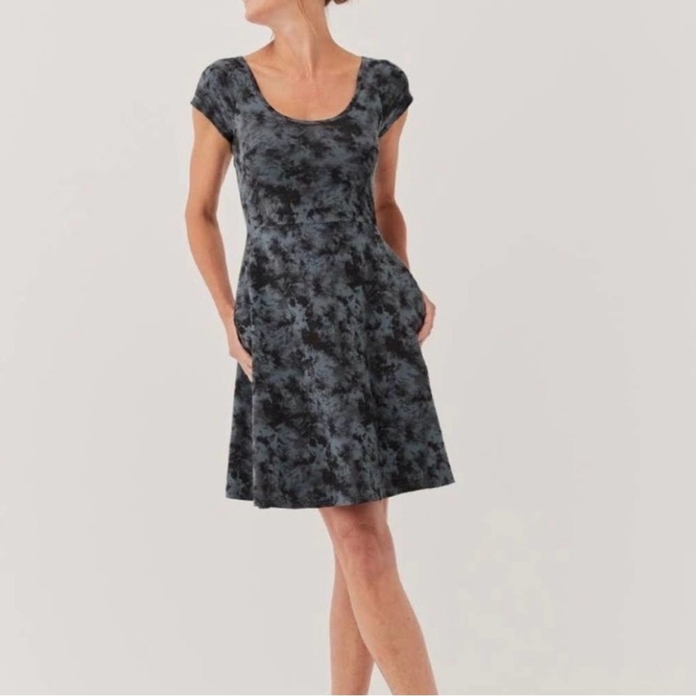 Short Sleeve Scoop Neck Gray Tie-Dye Dress